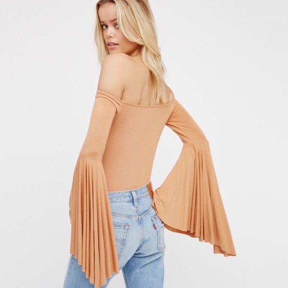 NEW Free People Birds Of Paradise Off the Shoulders Bell Sleeve Top - Size Small - Picture 2 of 8
